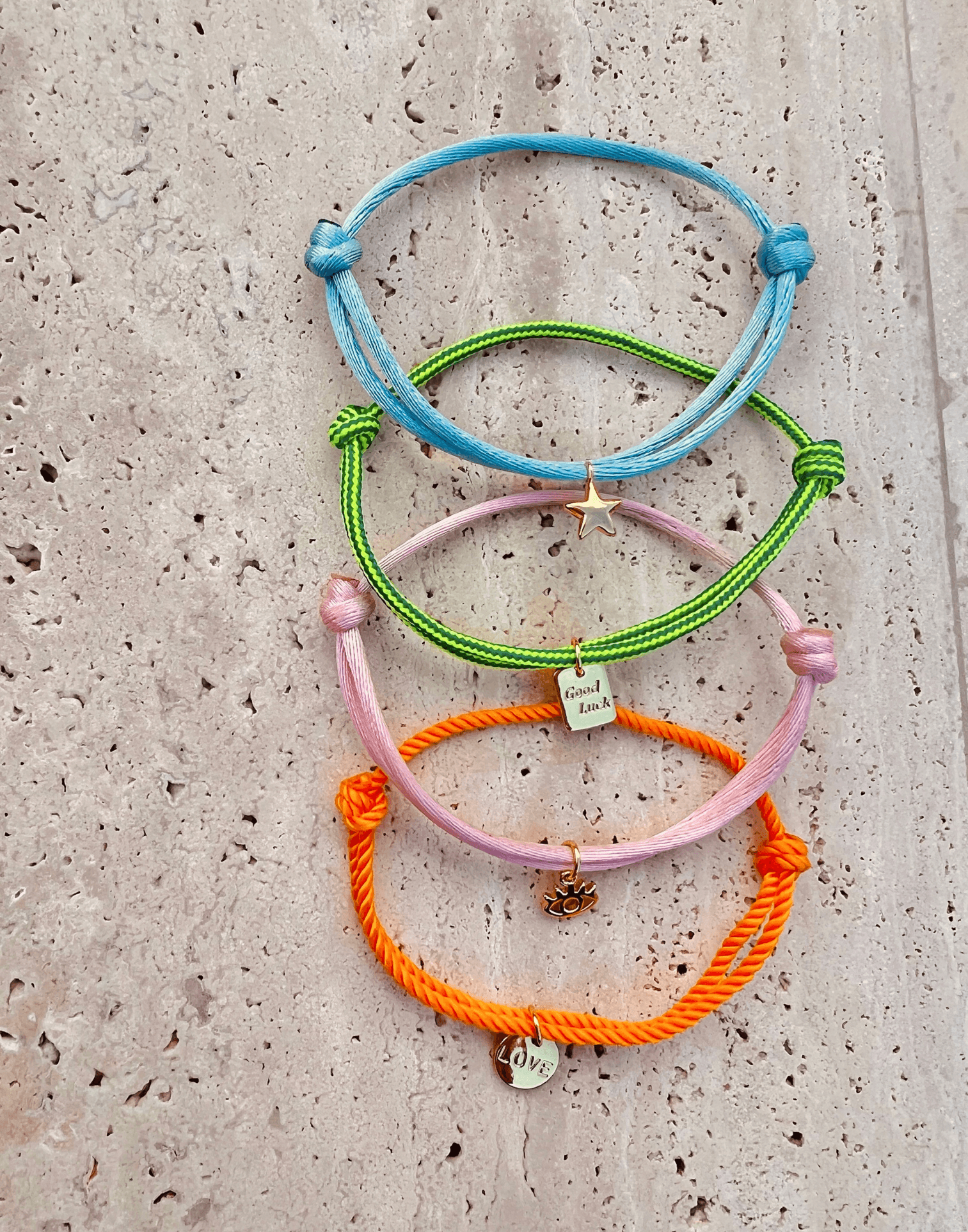 Nylon good luck bracelet gold - Bytrend.nl