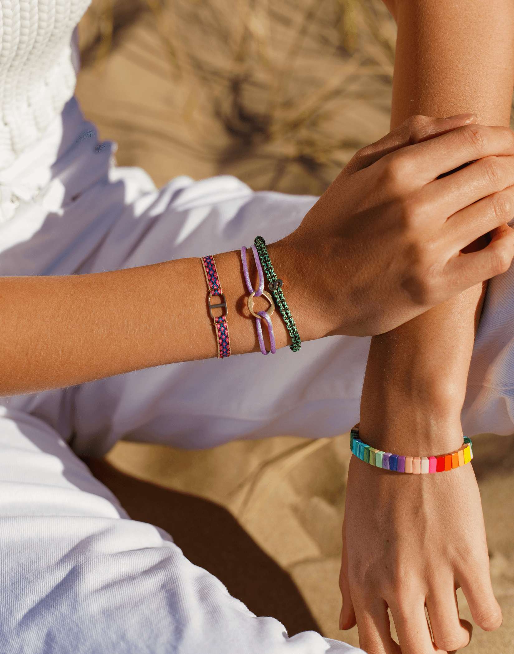 Nylon initial letter bracelet gold - Bytrend.nl