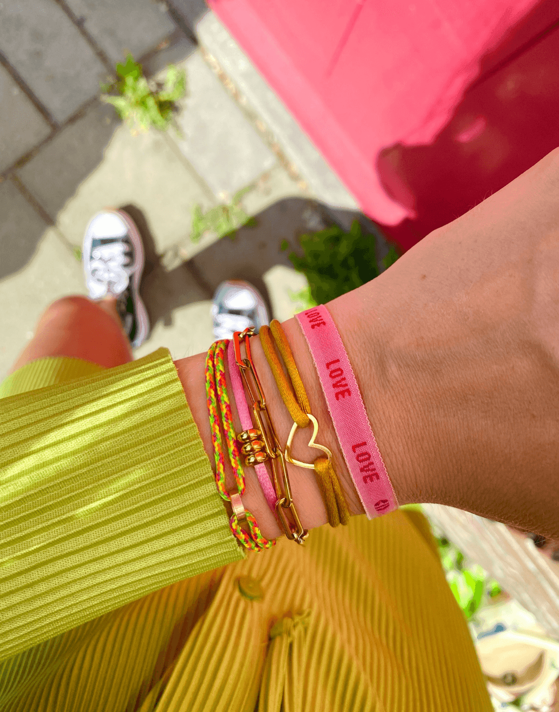 Satijn armband 3 cirkels - goud - Bytrend.nl