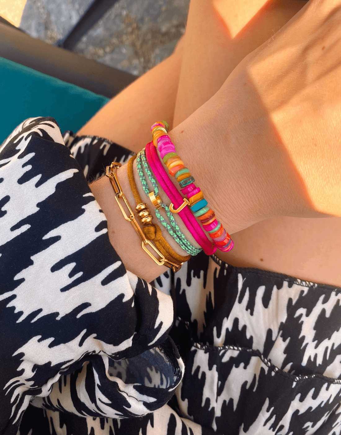 Satijn armband 3 cirkels - goud - Bytrend.nl
