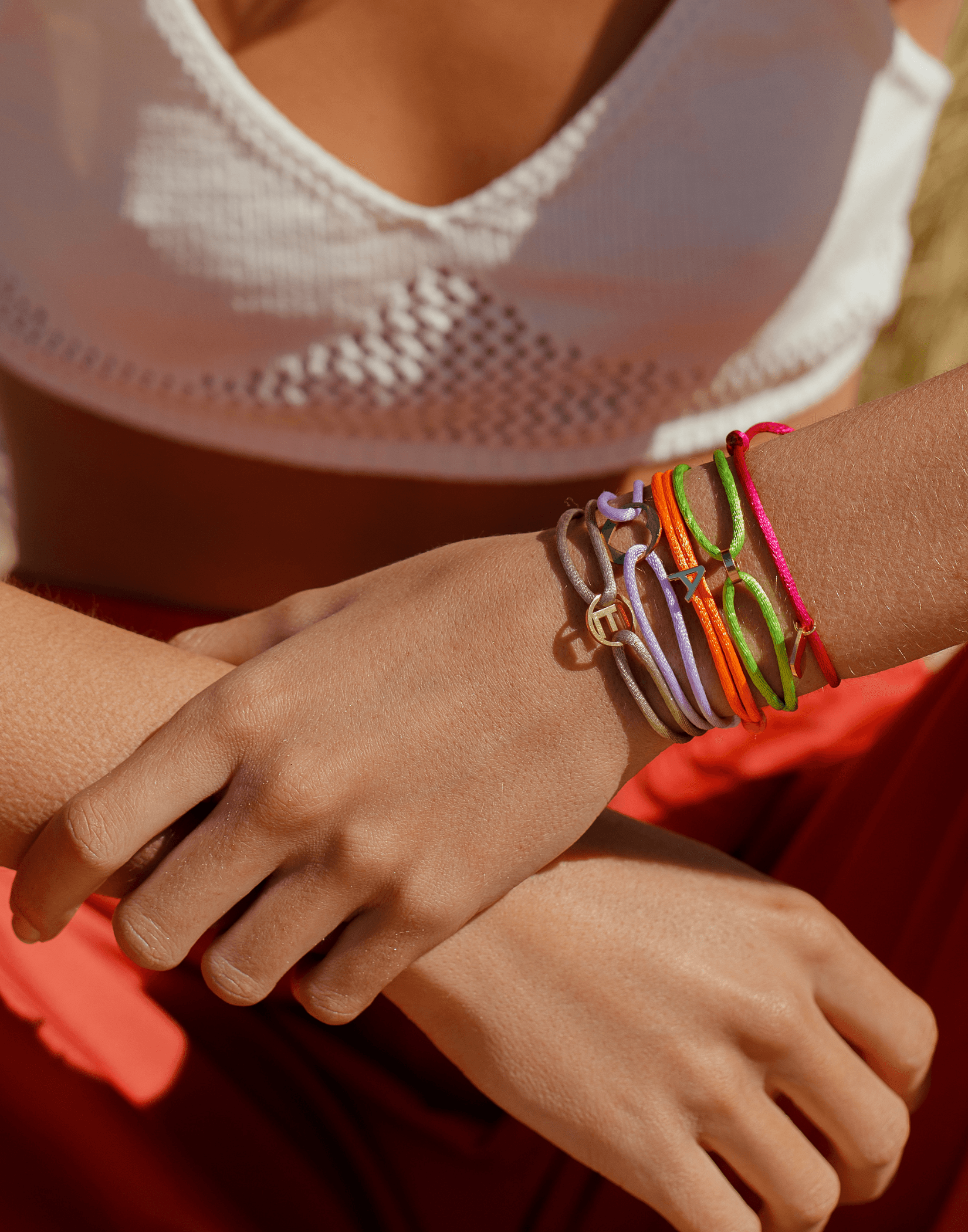 Satin open cirkel bracelet gold - Bytrend.nl