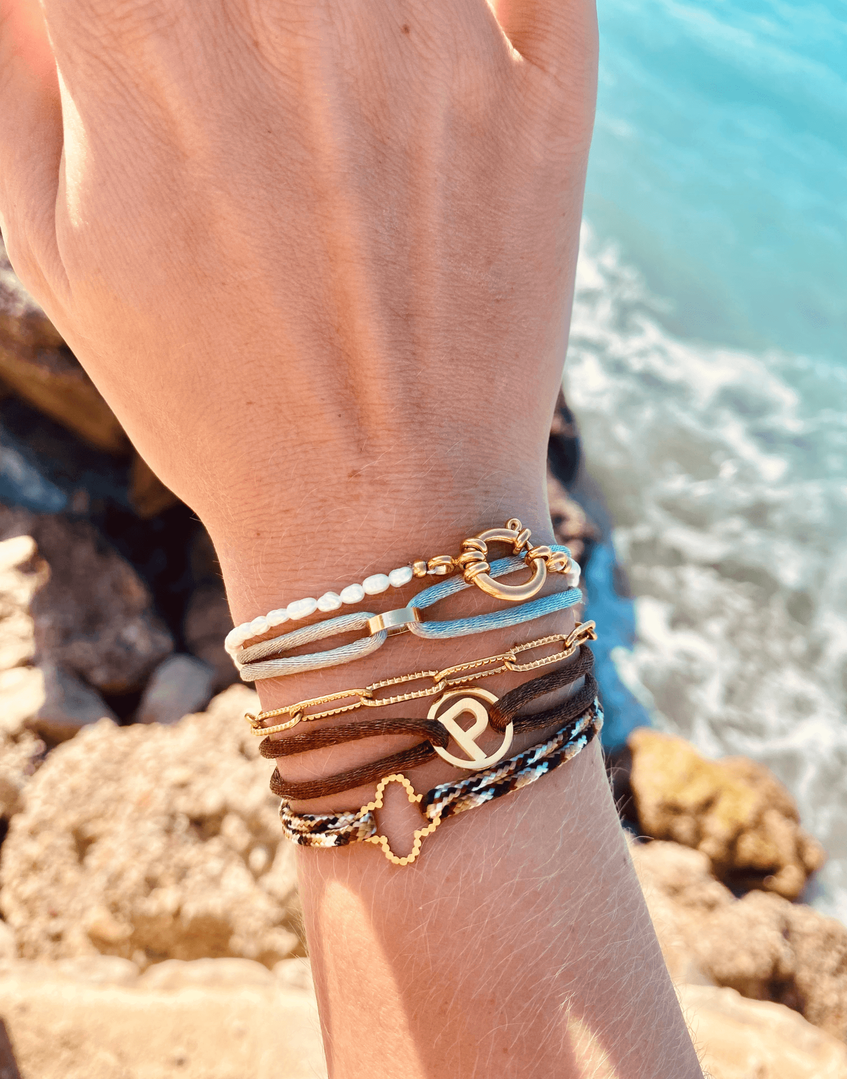 Satin open cirkel bracelet gold - Bytrend.nl