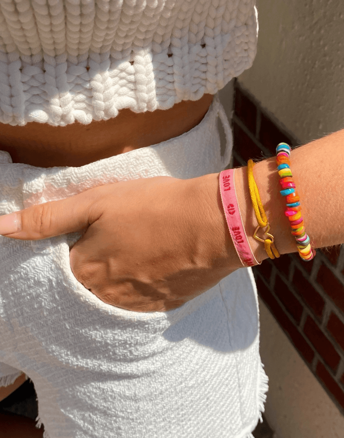 Satijn armband basic open hartje - goud - Bytrend.nl