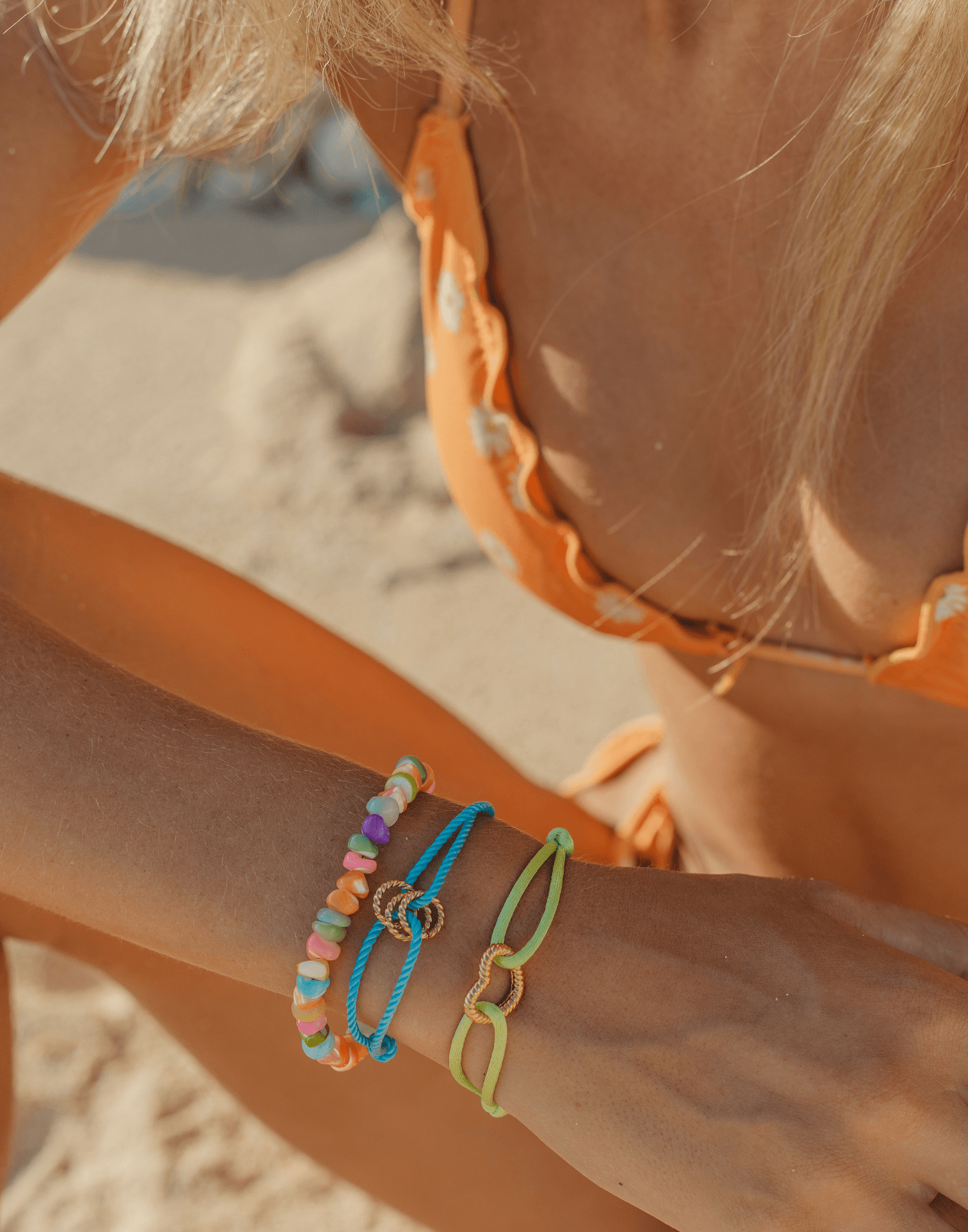 Satin triple love bracelet gold - Bytrend.nl